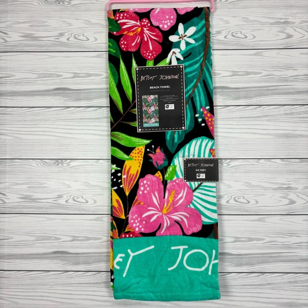 Betsey Johnson Floral Hibiscus Beach Towel NWT